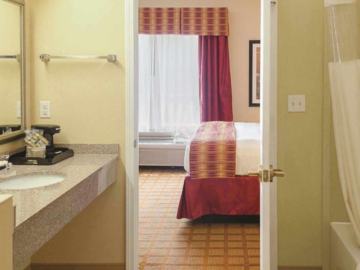 La Quinta By Wyndham Mobile Satsuma / Saraland Hotell Exteriör bild